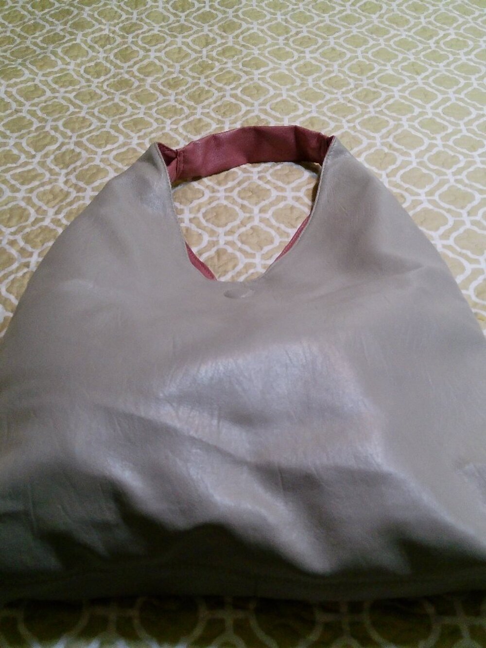 REVERSABLE HOBO BAG GRAY ON ONE SIDE MAUVE ON OTHER GOOD CONDITION